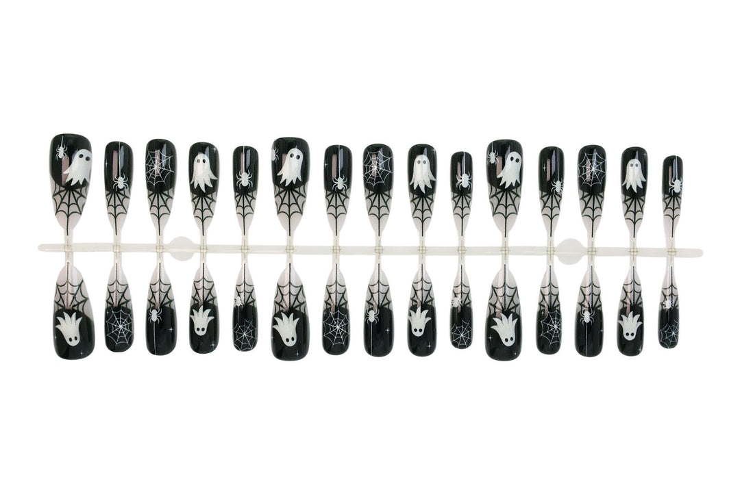Halloween Kunstnagelset mit Geister- und Spinnennetz-Design Karnz
