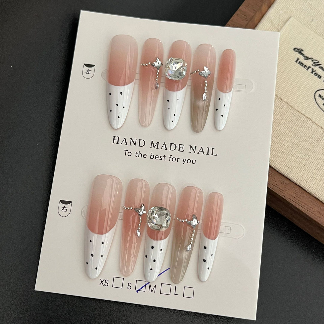 Elegantes handgefertigtes Press-On-Nagel-Set Karnz