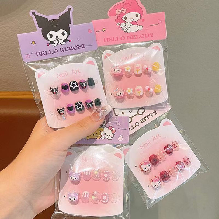 Kreative Nagelkunst mit Kuromi-Motiv Karnz