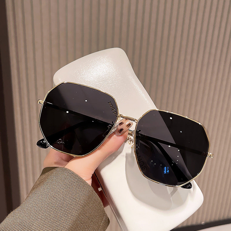 Damen modische geometrische Sonnenbrille mit schützendem UV-Filter und stylischem Rahmen Karnz
