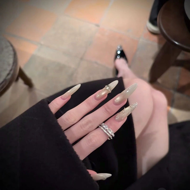 Elegante Stiletto Gel-Nagelverlängerungen