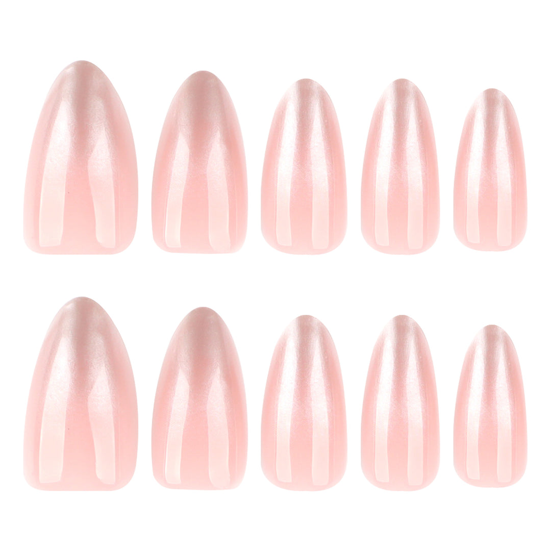 Exquisite Nagelverlängerungen mit elegantem Farbverlauf und glänzenden Spitzen Karnz