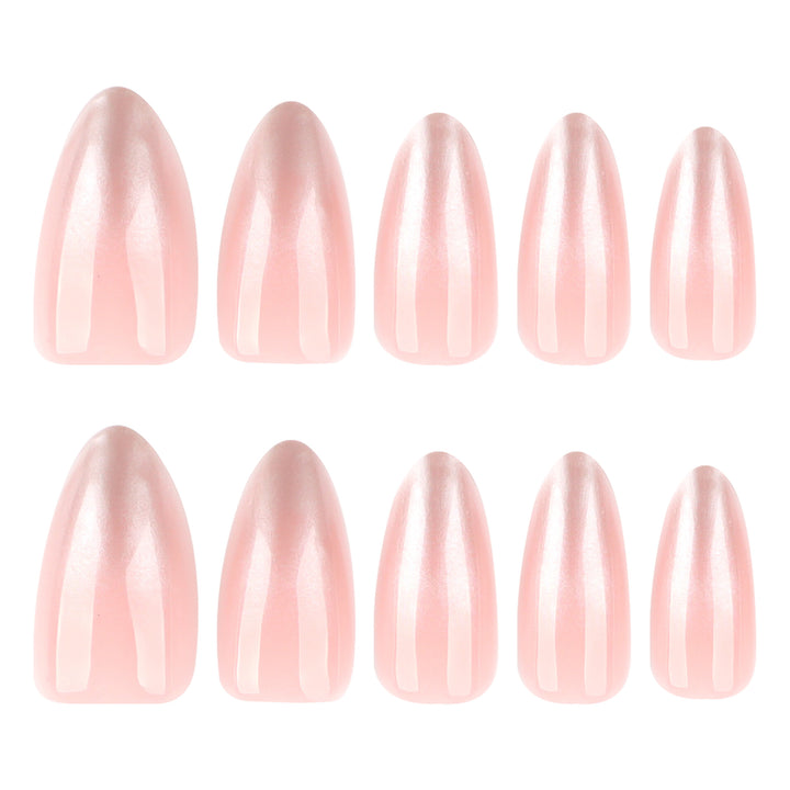 Exquisite Nagelverlängerungen mit elegantem Farbverlauf und glänzenden Spitzen Karnz