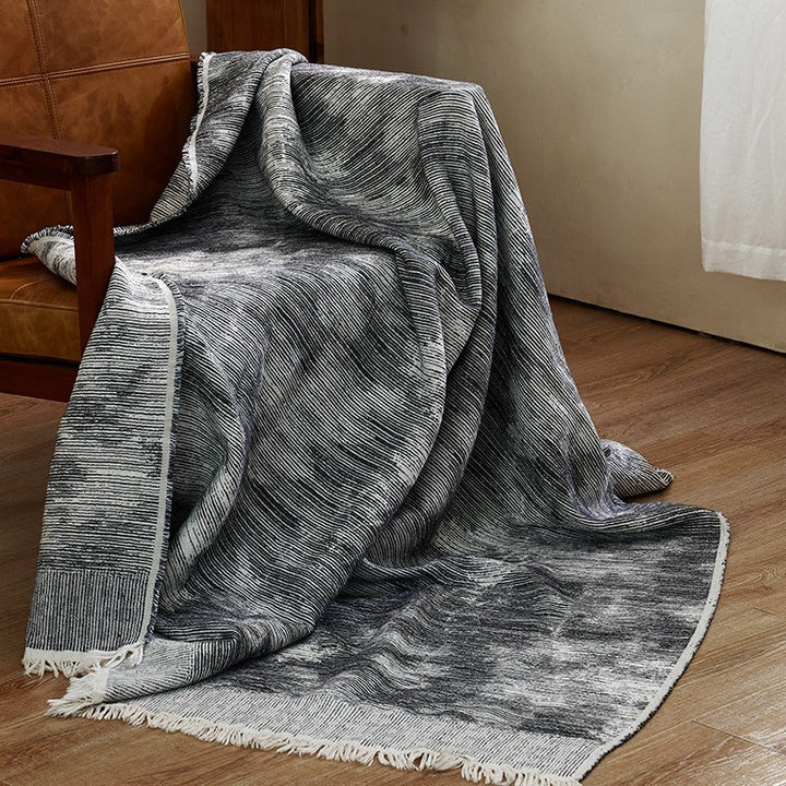 Große kuschelige Wohndecke aus Baumwollmischgewebe mit geometrischem Jacquardmuster und Fransensaum
