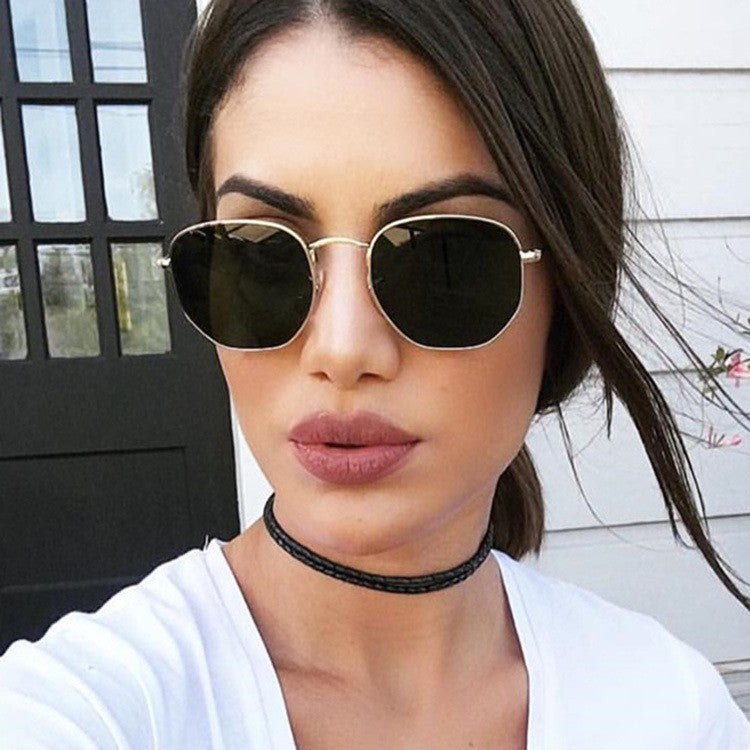 Damen modische geometrische Sonnenbrille mit robustem Metallrahmen Karnz
