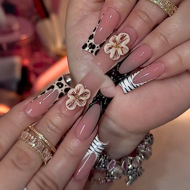 Künstlerisches Nagelkunst Press-On Set mit Blumen- und Tiermustern Karnz