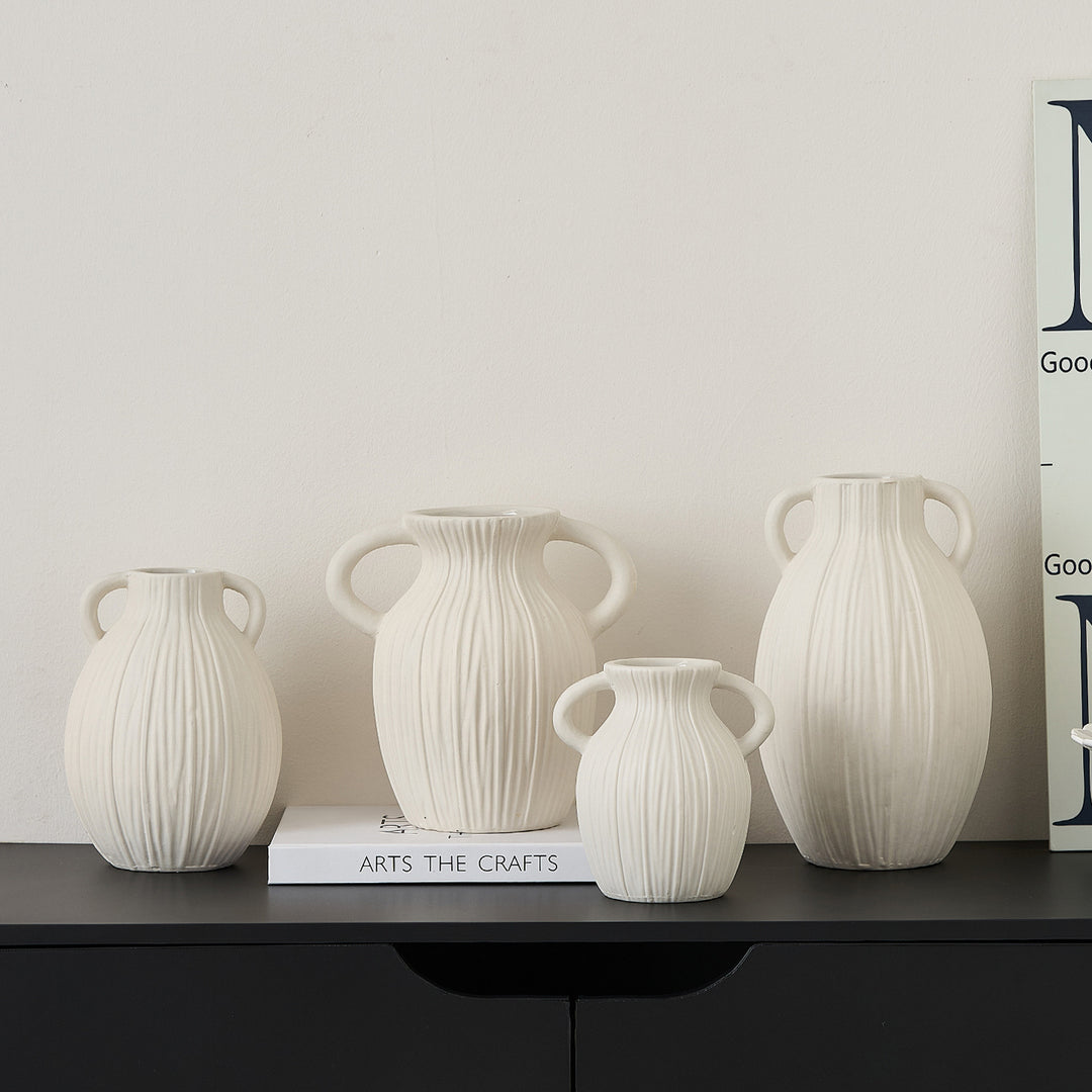 Dekorative Keramikvase mit kunstvollem Rillenmuster Karnz