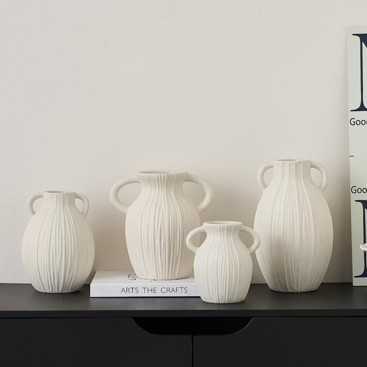 Dekorative Keramikvase mit kunstvollem Rillenmuster Karnz