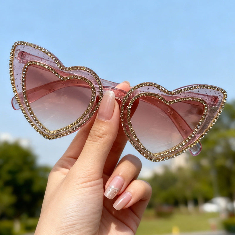 Glamouröse Herzrahmen-Sonnenbrille Karnz