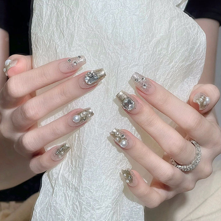 Kunstnagelset mit elegantem Perl- und Glitzerdesign Karnz