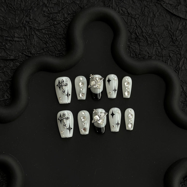 Herz dekoriertes Press-On Nagelset