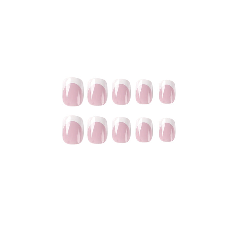 Elegante Nagelkunst mit Glänzendem French-Tip Karnz