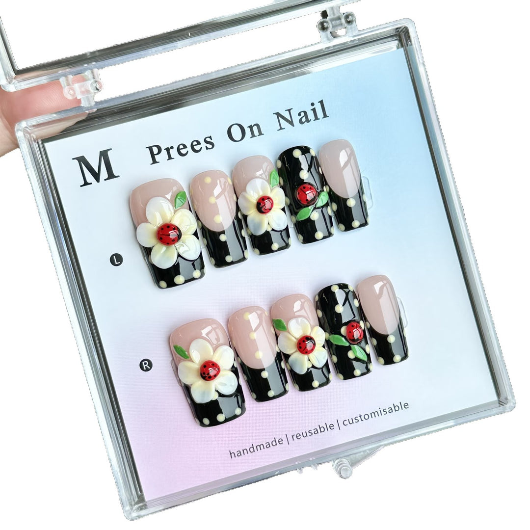Handgefertigtes dekoratives Druck-Nagelset mit floralem Akzent