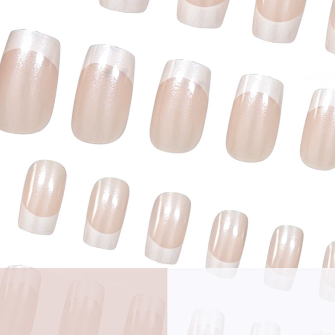 Elegante French Tip Press-On Nägel Karnz
