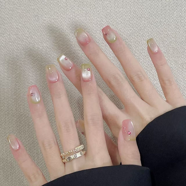 Künstliche Kunstfingernägel mit Eleganten Ombre-Effekten und Glitzerakzenten Karnz