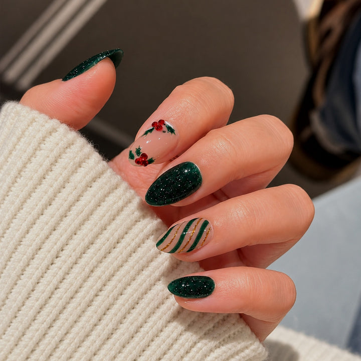 Kunstnagelset mit floralen Akzenten und eleganter Hochglanzoberfläche Karnz