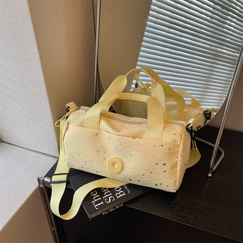 Stylische Sport-Duffle mit Sternmuster