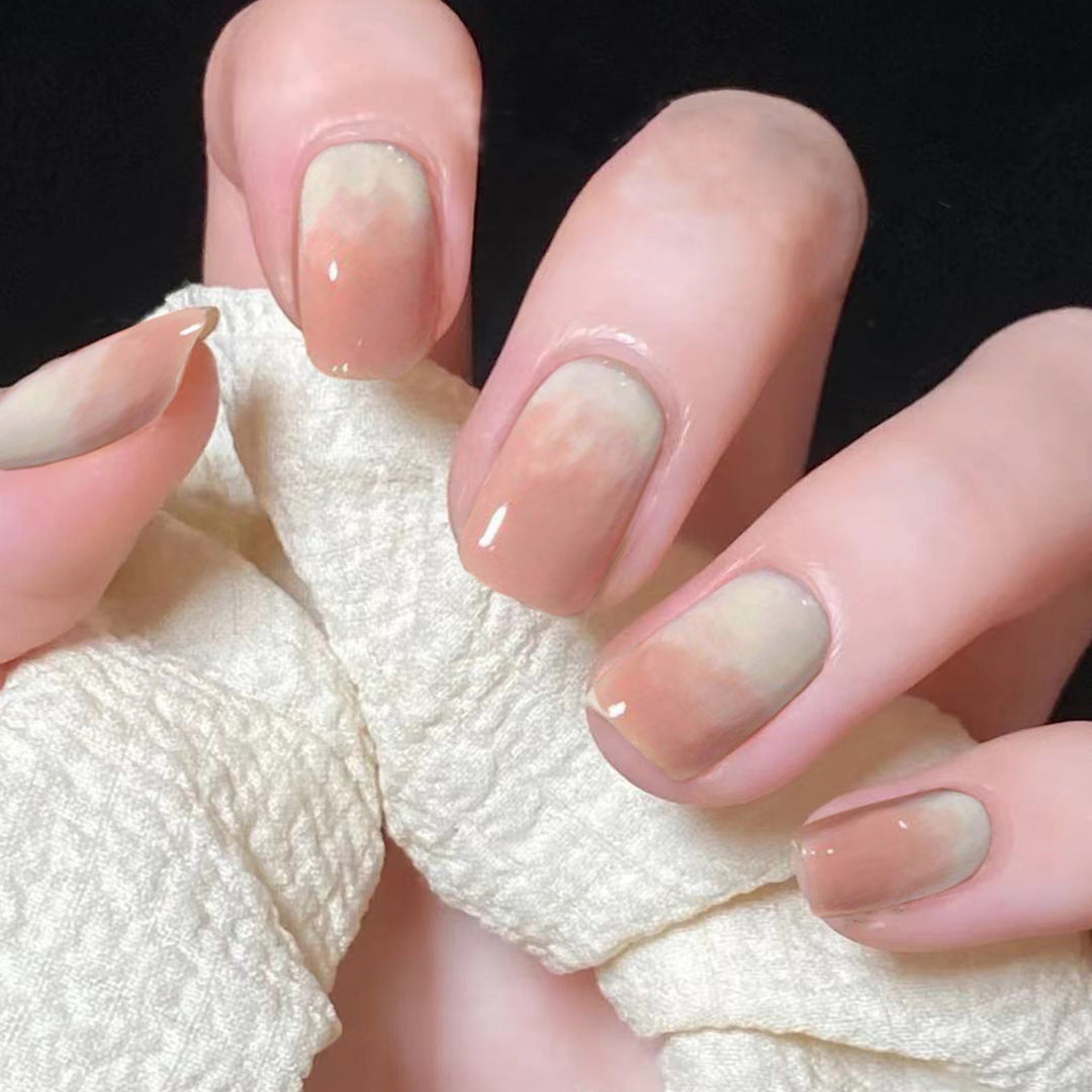 Elegante Nagelverlängerungen im modernen Ombre-Stil Karnz