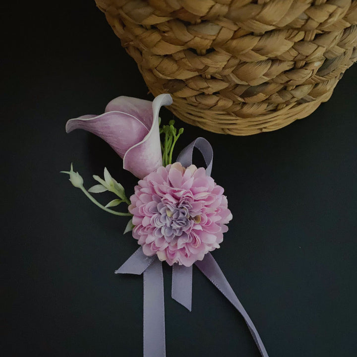 Elegante florale Ansteckblume