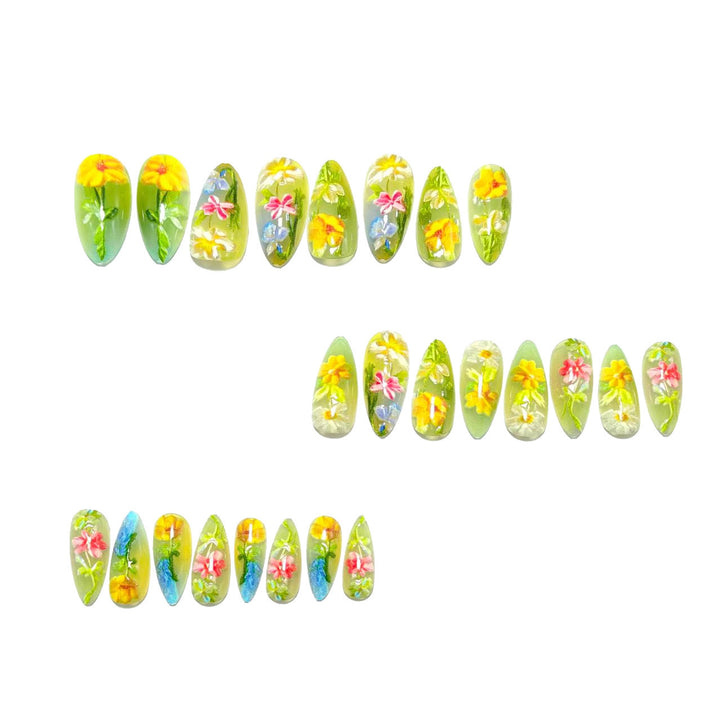 Kunstnagel mit Fröhlichen Floralem Design Karnz