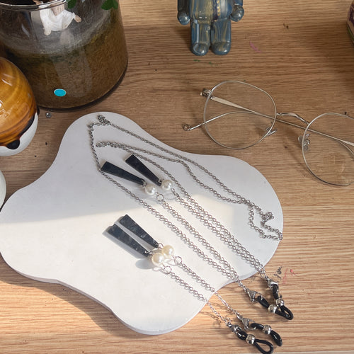 Chic Perlen- und Ketten-Brillenhalter Karnz