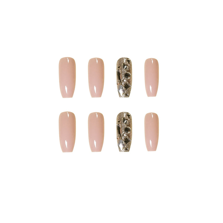 Kunstvolle Nailart mit Glitzerakzenten Karnz