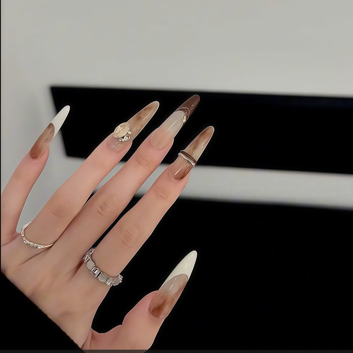 Kunstnagelset mit Elegantem Glamour-Design Karnz