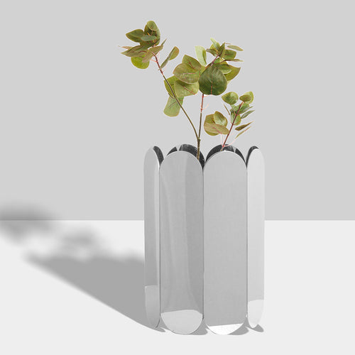 Moderne geometrische dekorative Säule