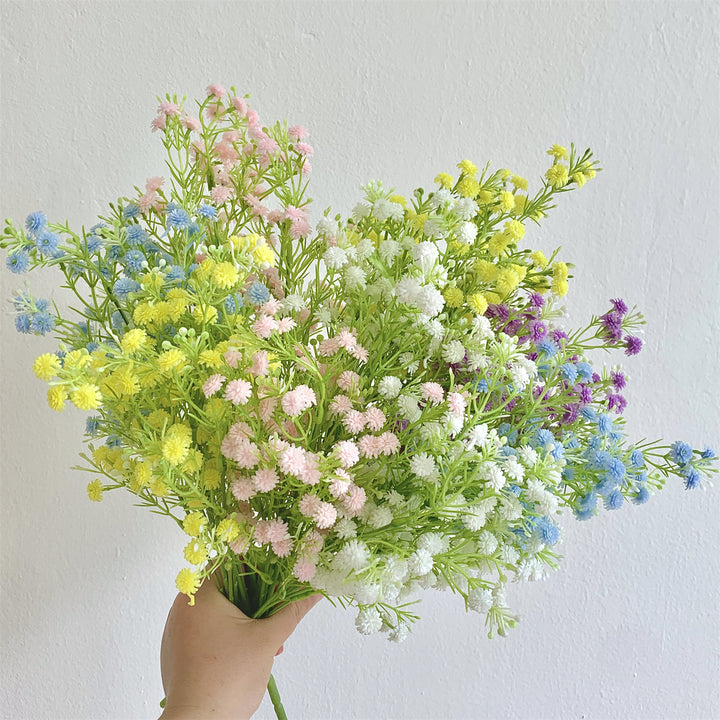 Dekorativer Kunstblumenstrauß