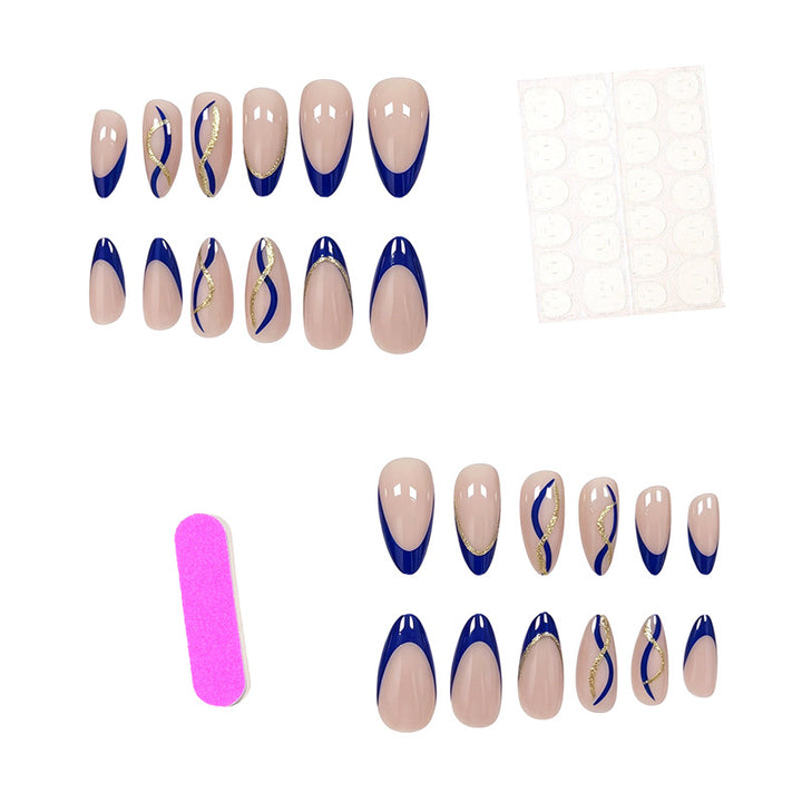 Künstlerische French Tip Nagelverstärkungen Karnz