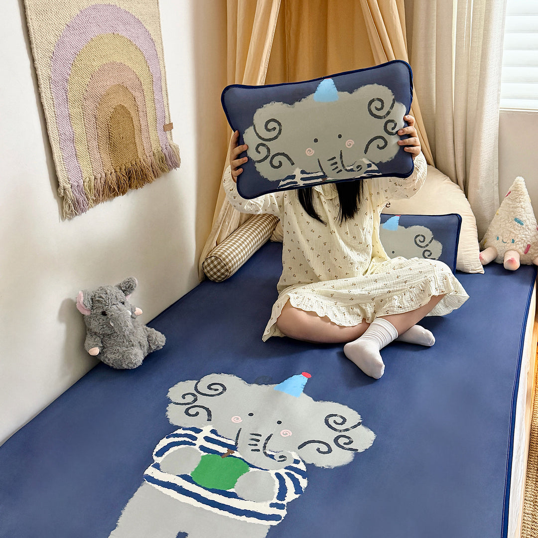 Kinder-Spielmatratze mit Kuschelkissen und rutschfester Schaumauflage