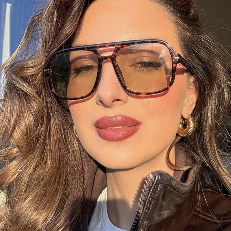 Damen modische Sonnenbrille mit schützendem UV-Filter und stylishen Gläsern Karnz