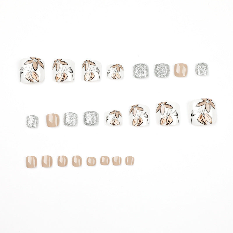 Kunstvolle Nagelkunst mit floralen Designs Karnz