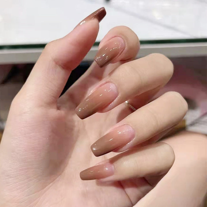 Kunstnägel mit elegantem Ombre-Effekt Karnz
