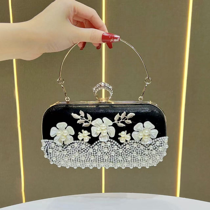 Elegante perlenverzierte Abendtasche