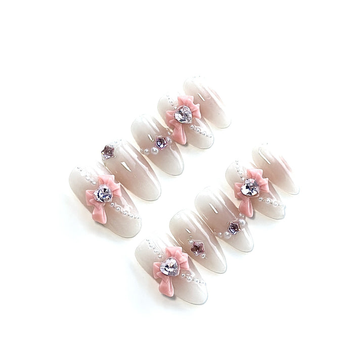 Dekoratives Press-On-Nagelkunst-Set mit glitzernden floralen Akzenten