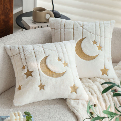 Quadratischer Kunstfell-Kissenbezug mit goldgesticktem Mond-und-Stern-Design und softem Innenfutter Karnz