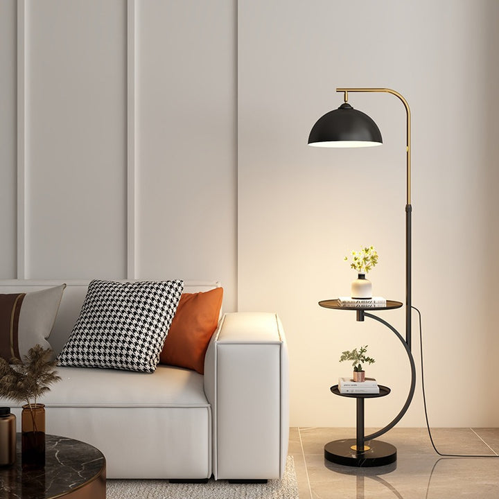 Höhenverstellbare Stehlampe mit Beistelltisch
