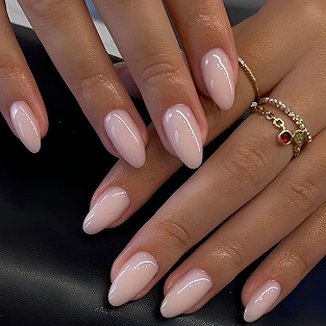 Elegante Stiletto-Nägel im hochwertigen Gel-Finish Karnz