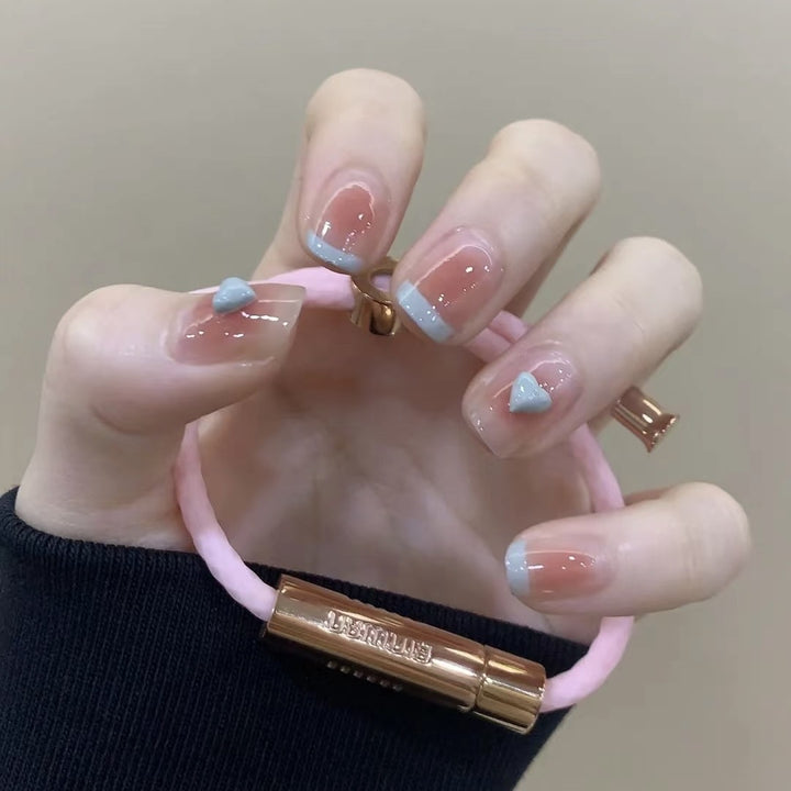 Elegante und Glänzende Nagelkunst Karnz