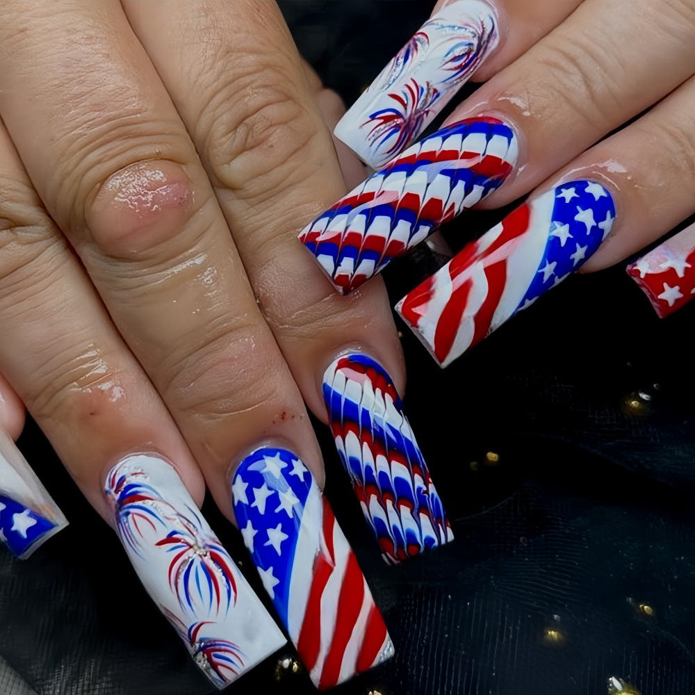 Kunstnägel mit patriotischen Mustern Karnz