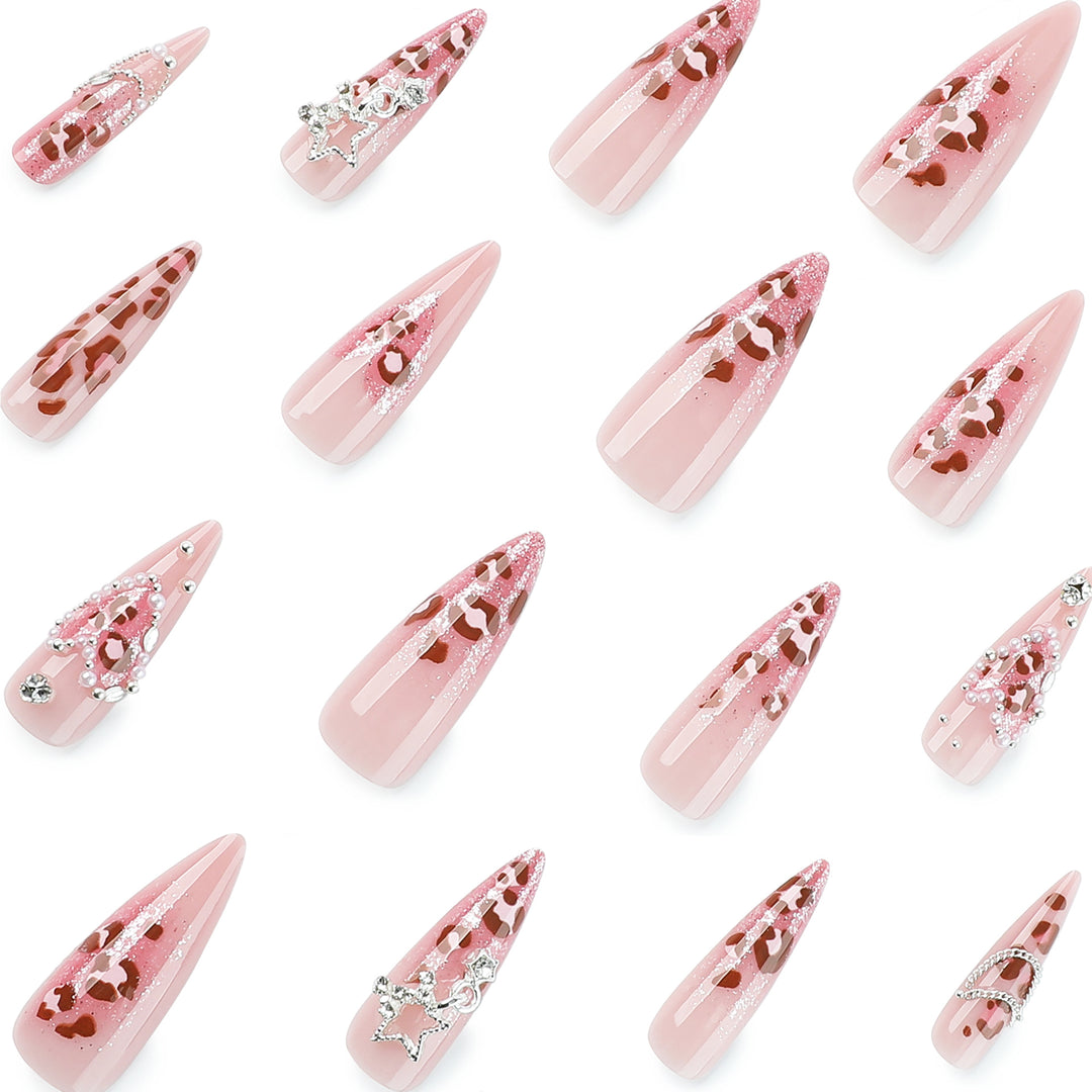 Kunstvolle Stiletto-Nägel mit Glitzer- und Schmuckakzenten Karnz