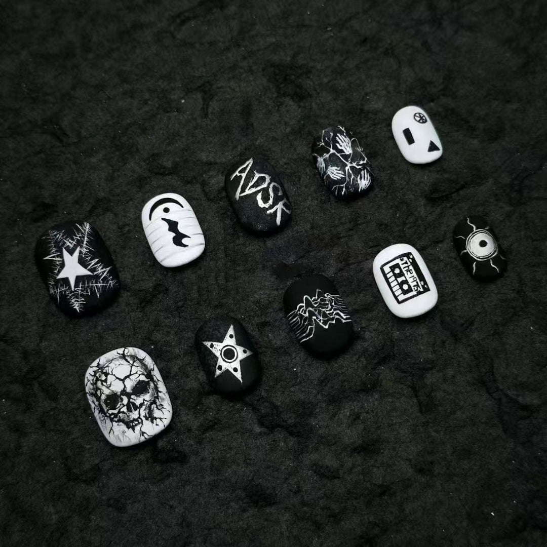Künstlerisches Press-On-Nagelset mit geometrischen Designs Karnz