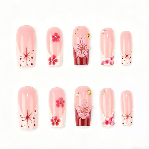 Kunstnagelset mit floralen 3D-Details und Glitzerakzenten Karnz