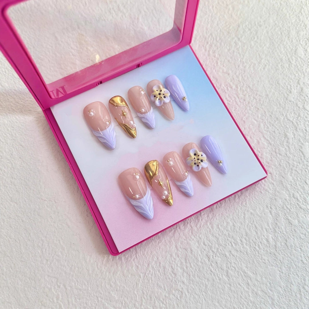 Elegantes Press-On-Nagelset mit floralen und Juwel-Akzenten  1791774630