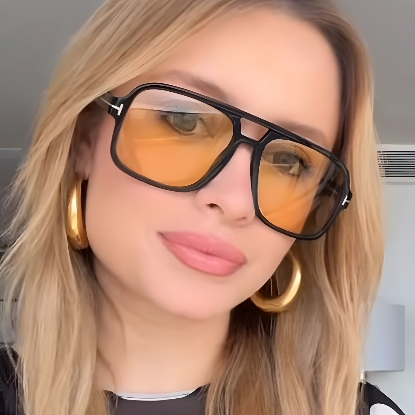 Damen quadratische Designerbrille mit filigranem Rahmen und modernem Kunststoffmaterial Karnz