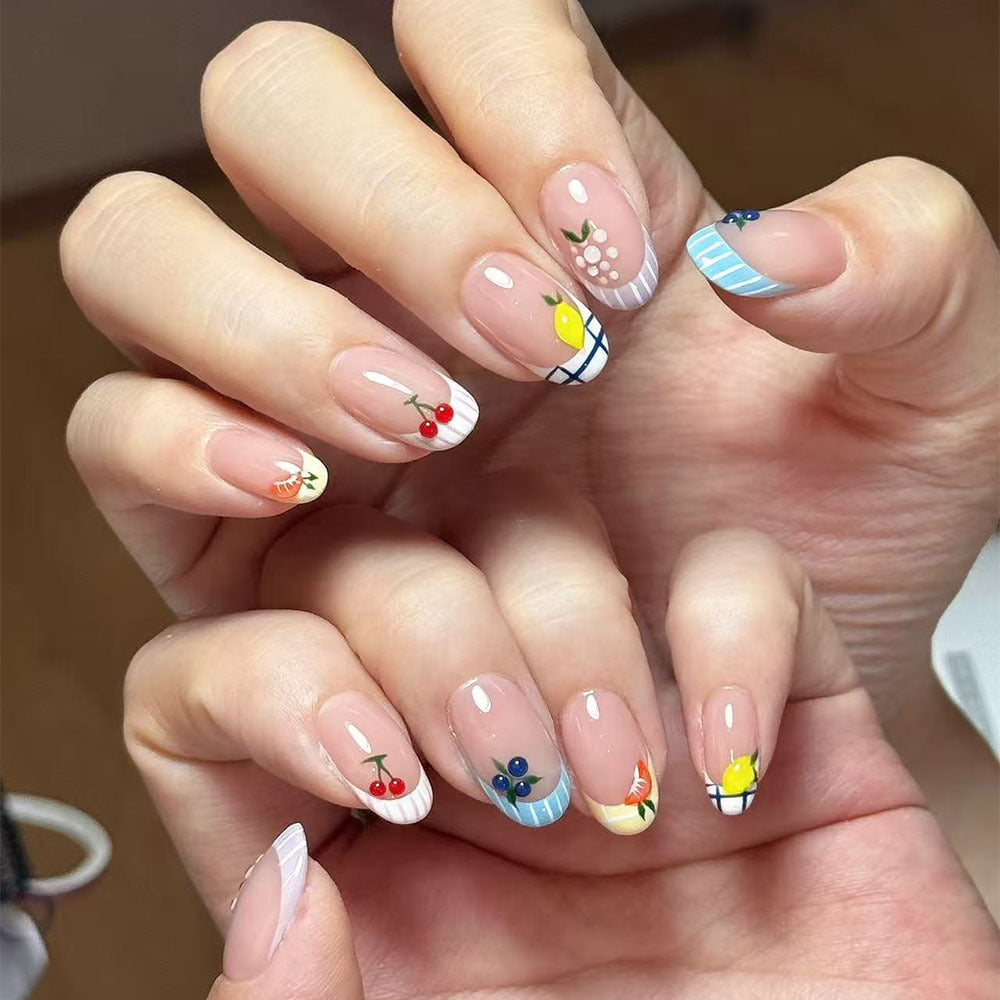 Kunstnägel mit Fröhlichen Blumendesigns Karnz