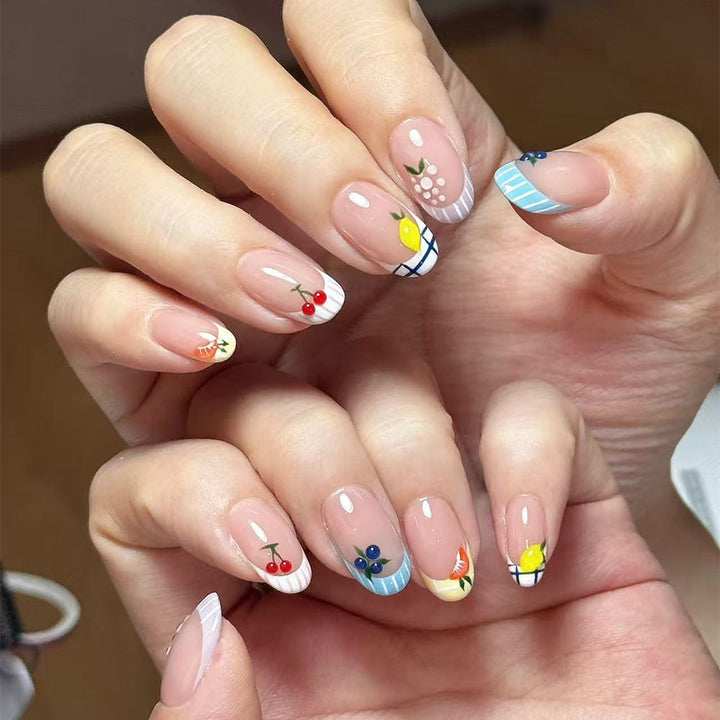 Kunstnägel mit Fröhlichen Blumendesigns Karnz