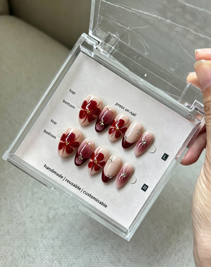 Künstlerisches Press-On-Nagelset mit floralen Akzenten  1791773083