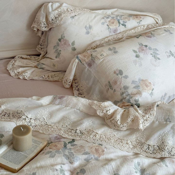 Vintage-inspiriertes Blumen-Bettwäsche-Set aus Leinen-Mischgewebe mit Häkelspitze
